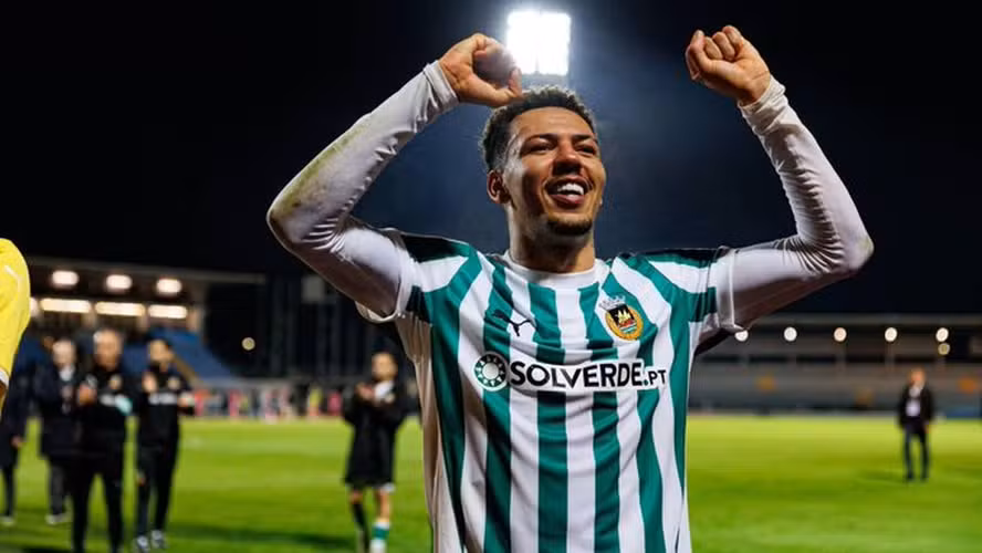 West Ham monitora Clayton, ex-Vasco e artilheiro em Portugal, para reforçar ataque, diz jornal