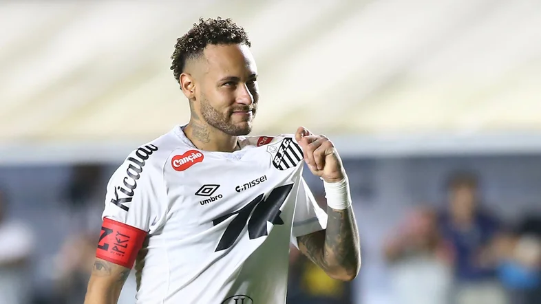 Neymar viaja e vira esperança do Santos na fuga do rebaixamento
