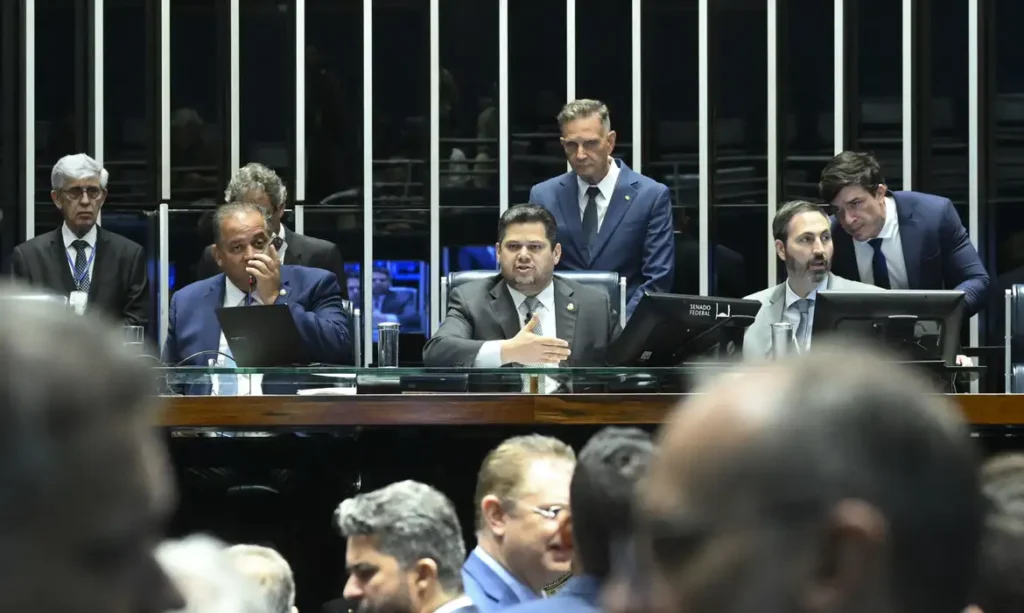 Senado aprova redução da pena de condenados pelo 8/1 e trama golpista