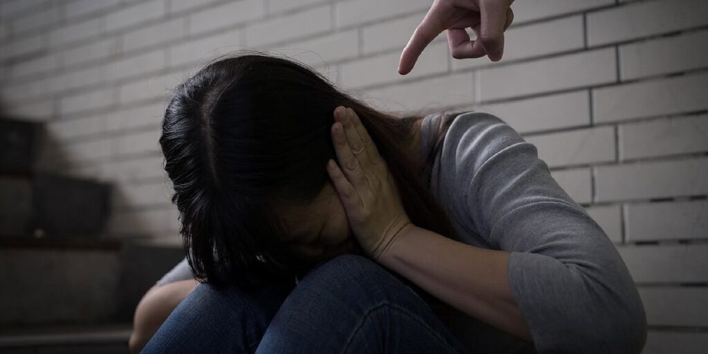 Violência psicológica contra mulheres cresce em outubro no Acre após meses de queda
