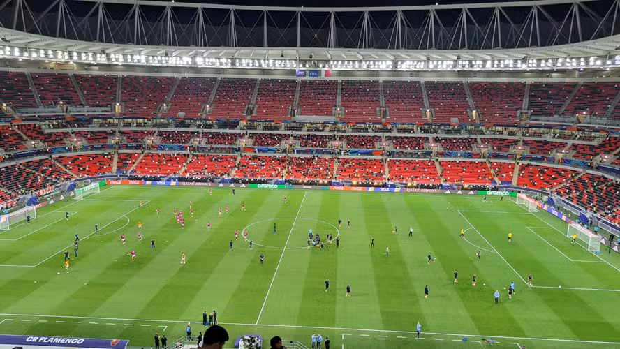 Torcedor do Flamengo que foi a Doha para Intercontinental passa quatro dias preso por uso de documentação irregular