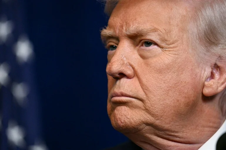 Trump diz que Venezuela ‘entregará’ até 50 milhões de barris de petróleo aos EUA