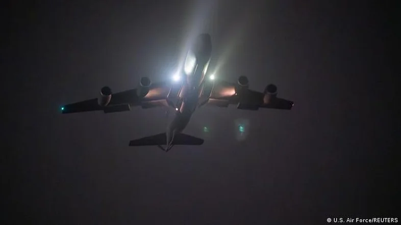 EUA lançam ataques ‘em larga escala’ contra Estado Islâmico na Síria