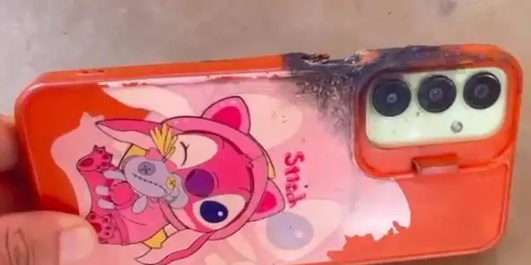 Adolescente de 15 anos morre após sofrer choque elétrico ao usar celular na tomada