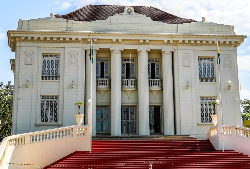 Governo debate proteção à indústria cafeeira após crítica de cooperativa