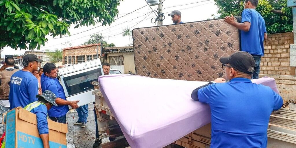 Famílias começam a voltar para casa após enchente em Rio Branco