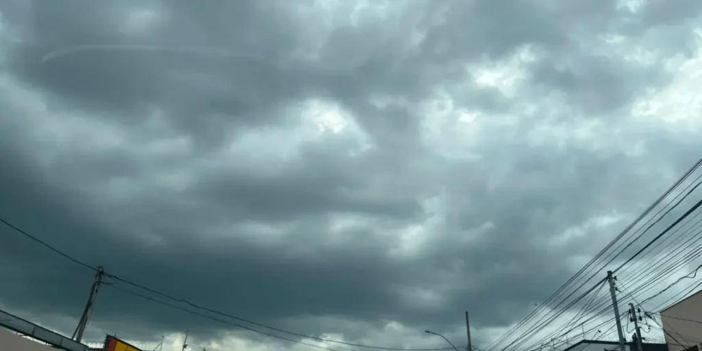 Tempo instável marca terça-feira (27) no Acre, com alta probabilidade de chuvas fortes