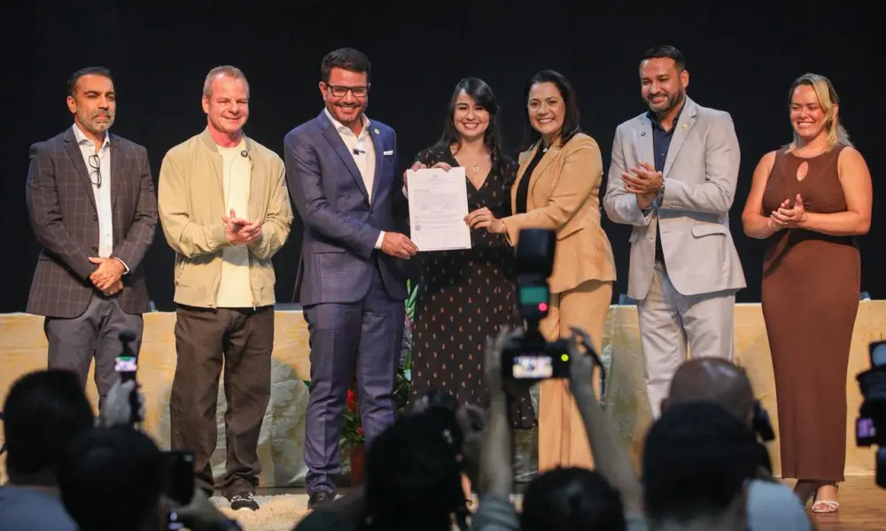 Gladson e Mailza empossam 713 professores aprovados no maior concurso da Educação