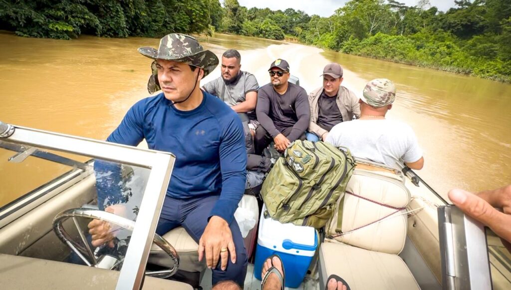 Coronel Ulysses percorre o Juruá e leva o gabinete até as comunidades mais distantes do interior do Acre