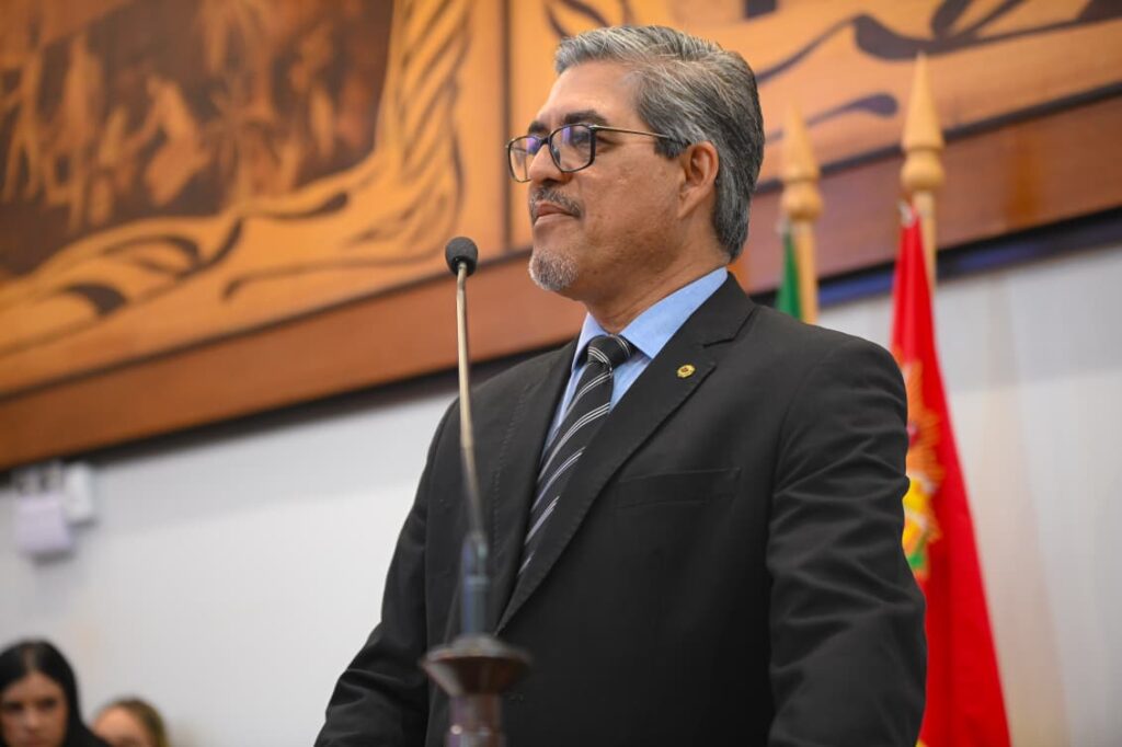 Sancionadas as emendas de Edvaldo Magalhães que garantem a volta dos 10% da tabela da Educação e a Revisão Geral Anual; PCCR da Saúde também está garantido