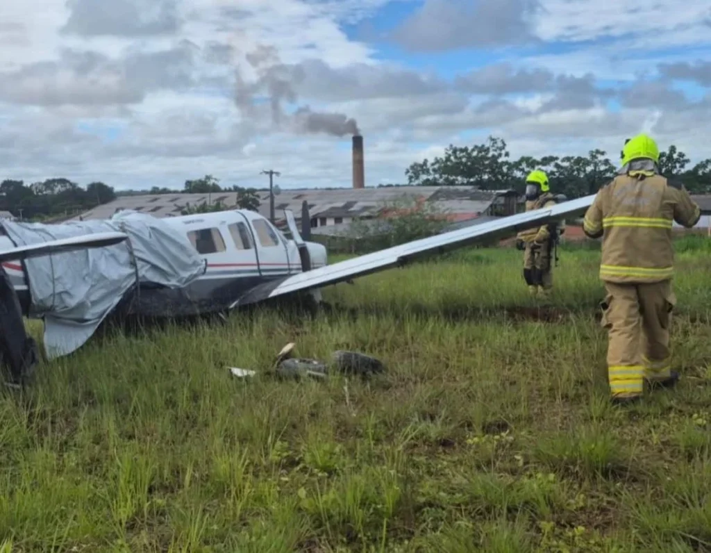 Avião sai da pista após pneu estourar durante tentativa de decolagem no interior do Acre