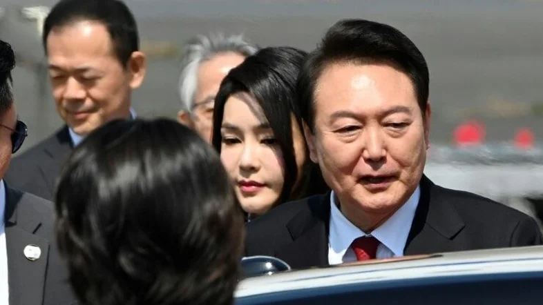 Ex-primeira-dama da Coreia do Sul pega 20 meses de prisão por aceitar suborno