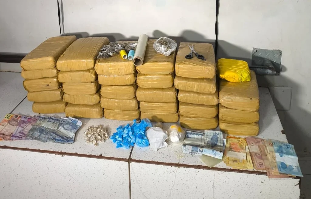 Polícia apreende quase 29 quilos de drogas e prende homem por tráfico no Acre