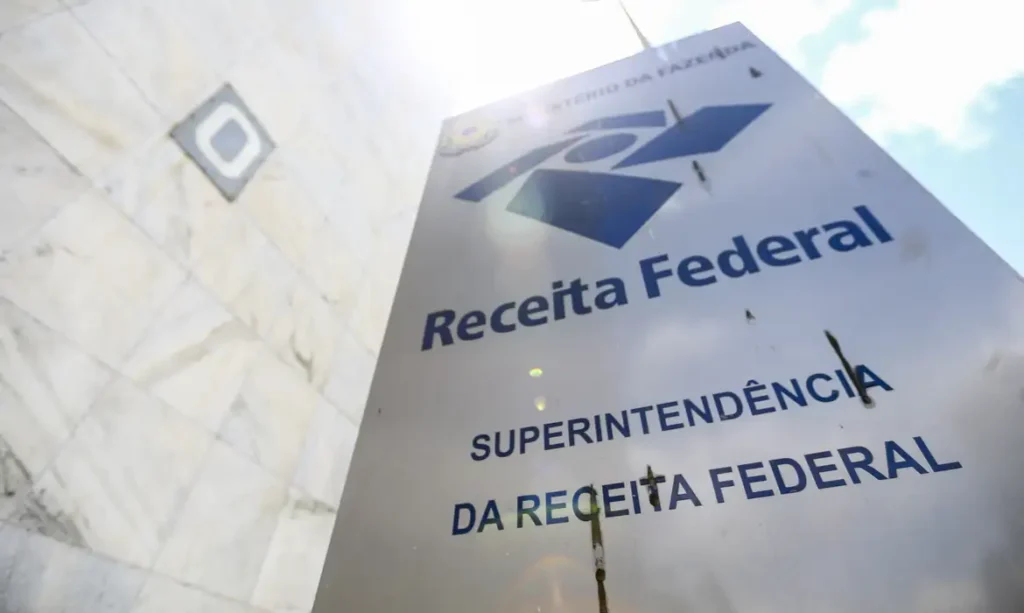 Dinheiro na conta! Receita Federal paga lote da malha fina de janeiro