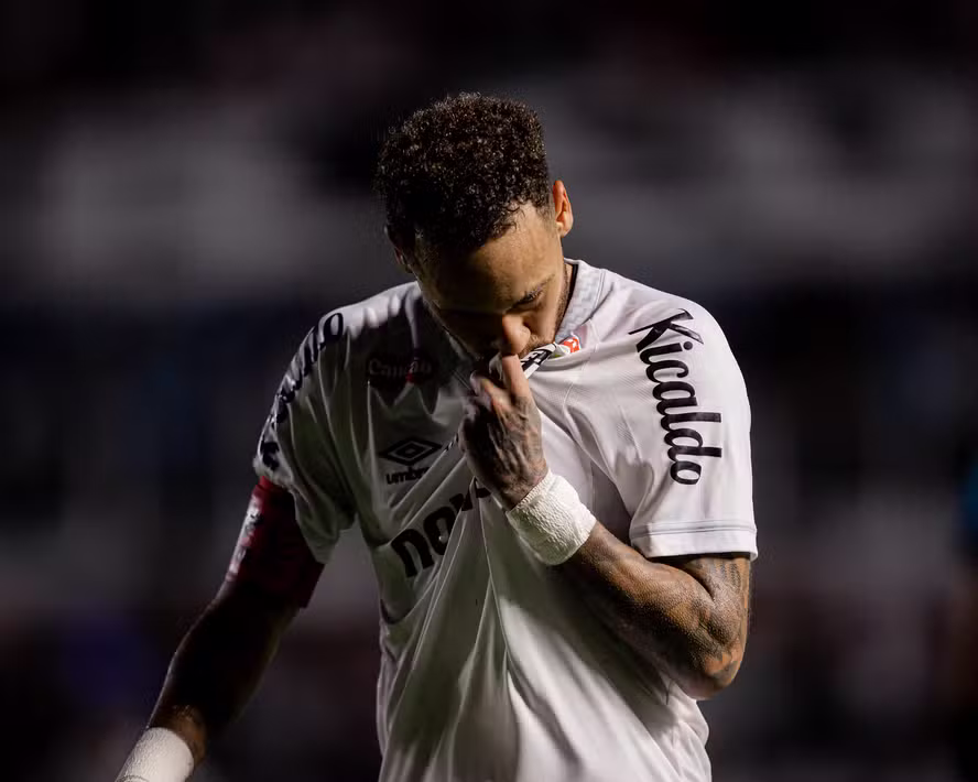Neymar explica homenagem a Vini Jr. em comemoração: ‘Se eu fizer um gol, vou fazer igual’