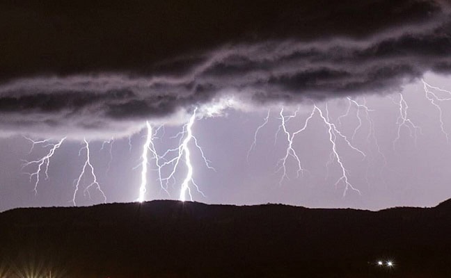 Acre registra mais de 4,6 mil ocorrências na rede elétrica causadas por raios em 2025