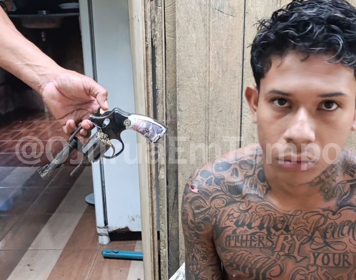 Monitorado é preso com revólver calibre 38 e drogas após denúncia de “disciplina” no interior do Acre