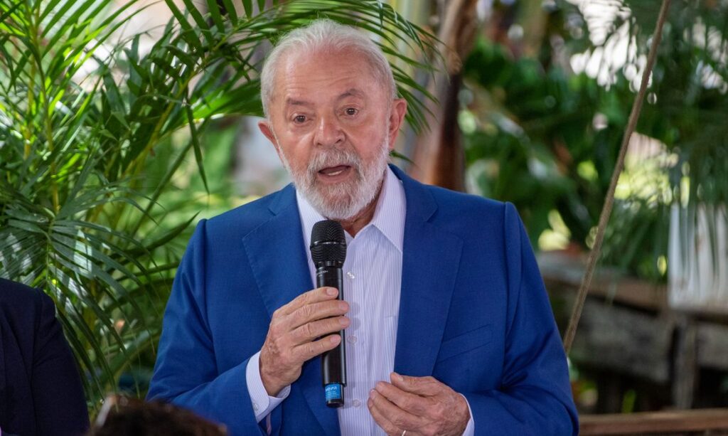 “Não podemos nos conformar com homens matando mulheres”, diz Lula em pronunciamento