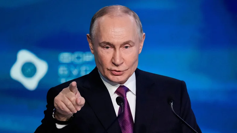 Rússia expulsa diplomata britânico acusado de espionagem