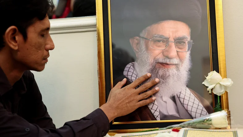 Irã anuncia Mojtaba Khamenei, filho de Ali Khamenei, como novo líder supremo do país
