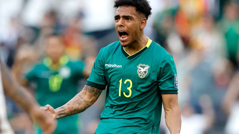 Bolívia vira diante de Suriname na repescagem e pega Iraque por volta à Copa