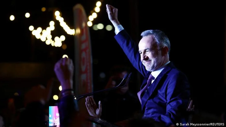 França: extrema-direita sofre derrotas, mas se mantém forte para 2027