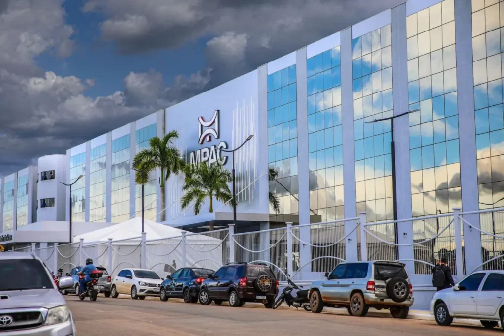 MPAC apura possível acúmulo irregular de cargo comissionado por estudante de Psicologia no Acre