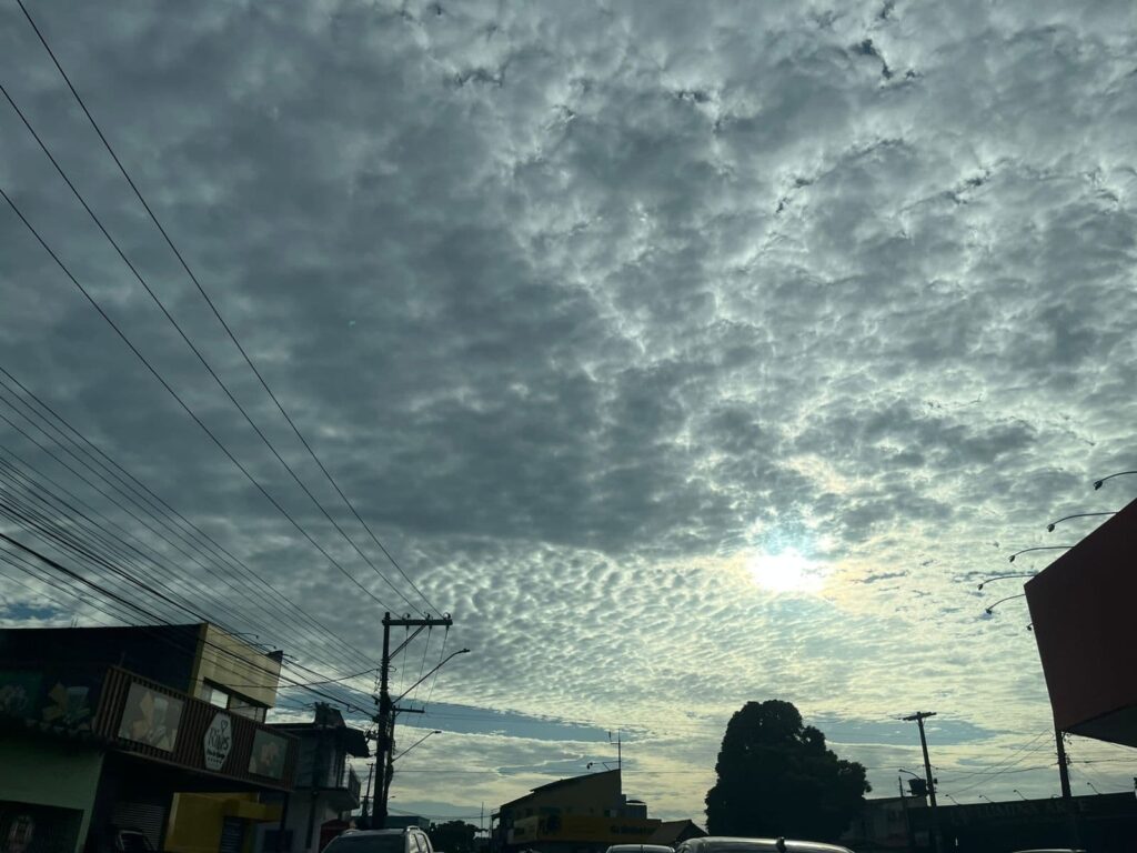 Calor de até 34ºC e chuvas passageiras marcam esta segunda-feira (23), no Acre