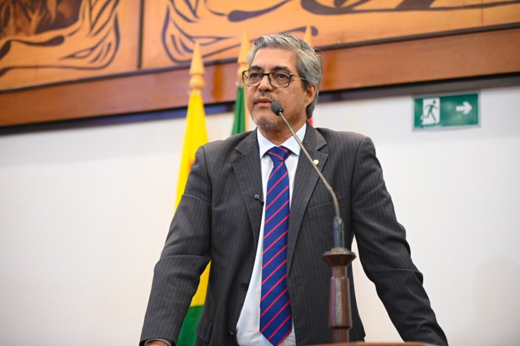 “A maior contribuição que podemos é a gente exigir do governo que ele mande uma proposta para ser discutida hoje na Aleac”, diz Edvaldo Magalhães