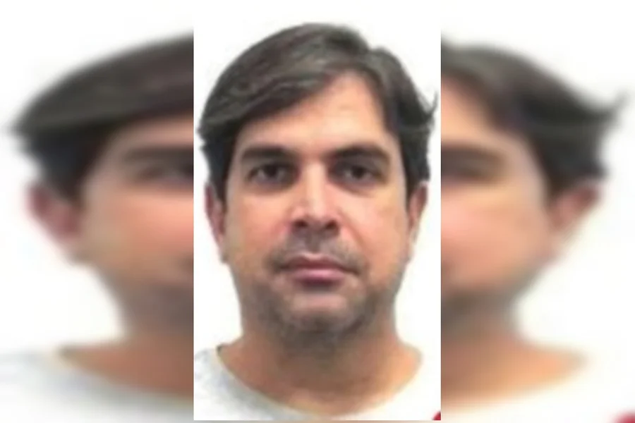 Empresário é preso após atirar em porta de ex-mulher e ameaçar queima-la