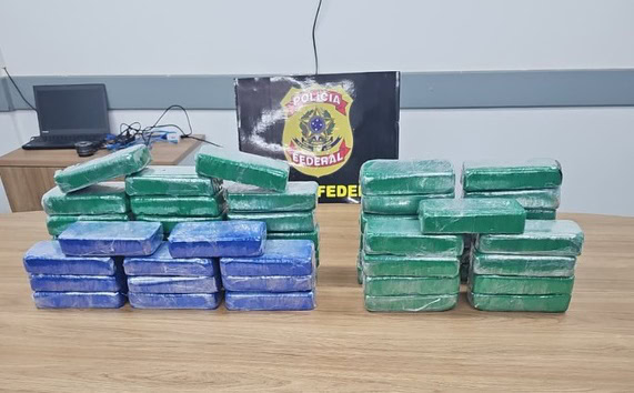 PF apreende mais de 50 kg de cocaína na fronteira do Acre e prende três em flagrante