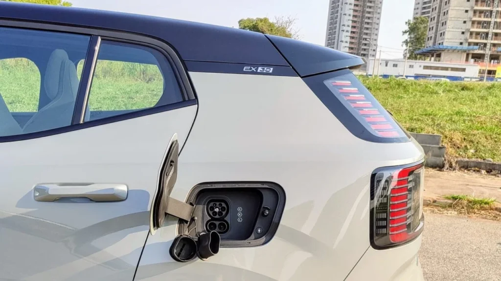 Vendas de carros eletrificados crescem 65% no ano