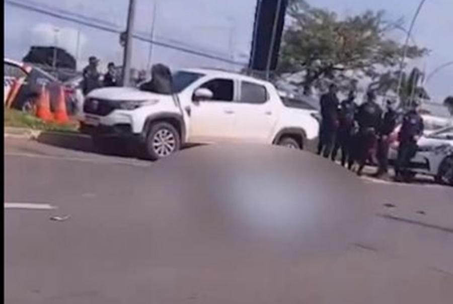 Policial militar morre ao ver filha sofrer acidente fatal de moto; veja vídeo