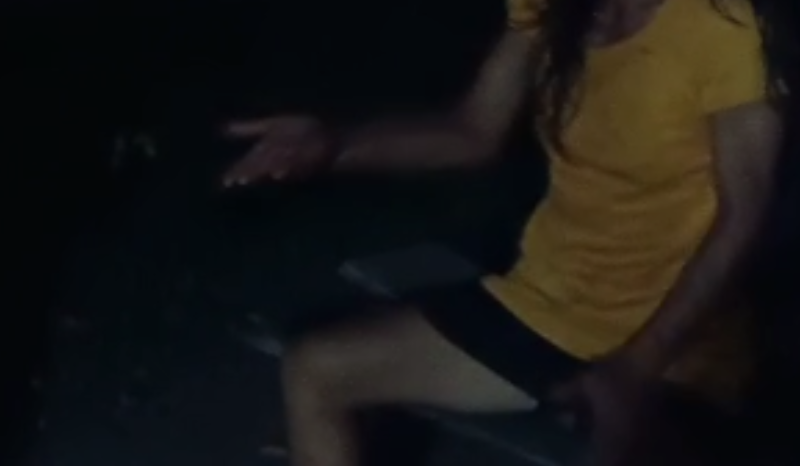 CENA FORTE: mulher é submetida a ‘tribunal do crime’ após supostos roubos