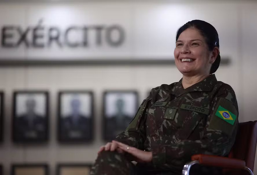 ‘Poderemos ter mulheres no Alto Comando’, afirma Claudia Gusmão, primeira general a assumir posto no Exército