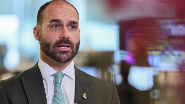 Eduardo Bolsonaro ataca Nikolas, e Flávio tenta conter danos: ‘Inimigo não está aqui’