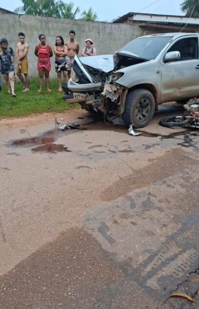 Caminhonete e moto se envolvem em grave acidente em Rio Branco; veja detalhes