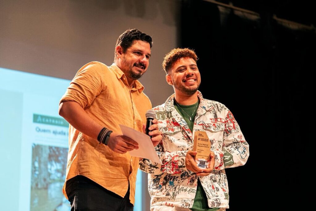 Estudante de Jornalismo da Ufac vence prêmio nacional em São Paulo com reportagem sobre o Rio Acre