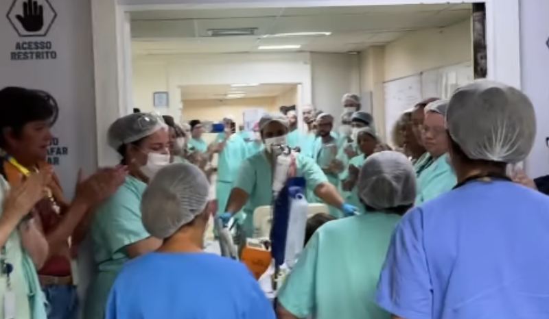 Emoção marca despedida de menino doador de órgãos após morte