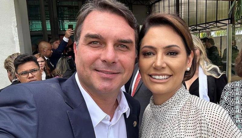 Michelle sela a paz com Flávio Bolsonaro e fará gesto público de apoio