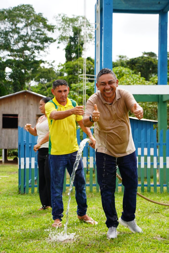 Prefeito César e vice Guarsonio entregam 29º abastecimento de água em terra indígena e consolidam avanço histórico em Porto Walter