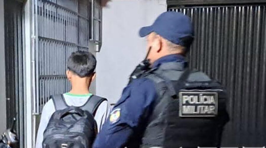 Aluno de 13 anos é levado à delegacia após ameaçar matar professora e citar ataque em escola de Rio Branco