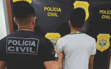 Homem é preso após agarrar adolescente dentro de escola em Marechal Thaumaturgo