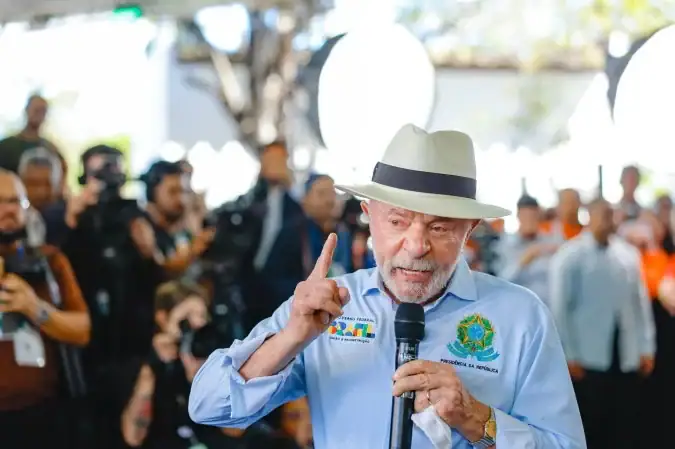 Lula diz estar “muito triste” com decisão dos EUA e chama Flávio de traidor da pátria