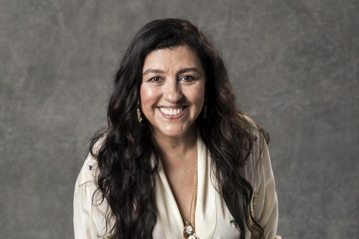 Regina Casé volta ao teatro com solo sobre o planeta Terra