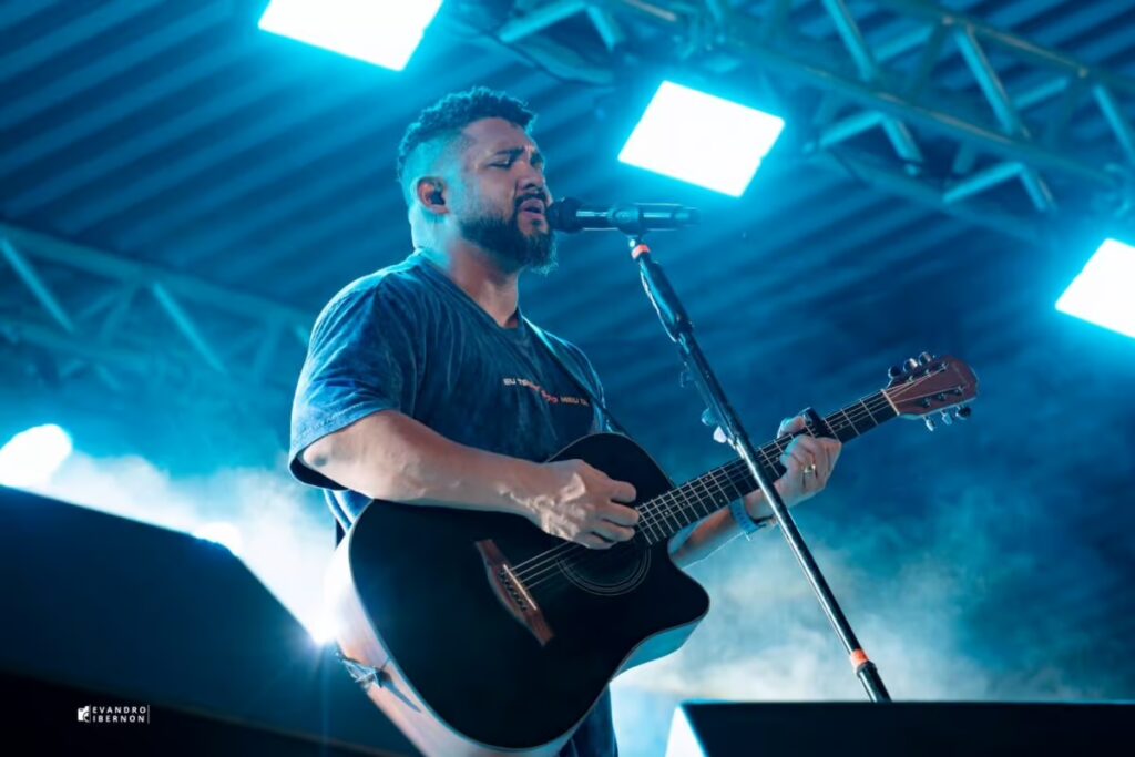 Show gospel de Israel Salazar atrai centenas de pessoas em show de Mâncio Lima