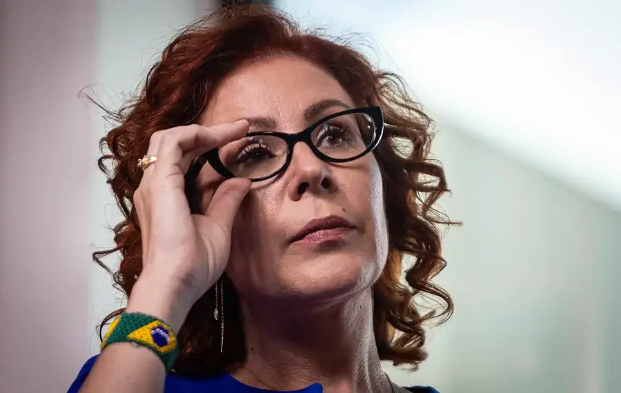 Justiça da Itália anula extradição e Carla Zambelli será solta
