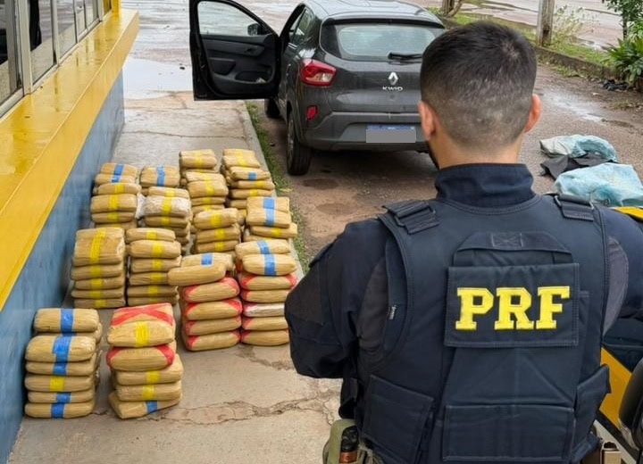 Dois homens são presos com quase 175 kg de skunk escondidos em carro na BR-364