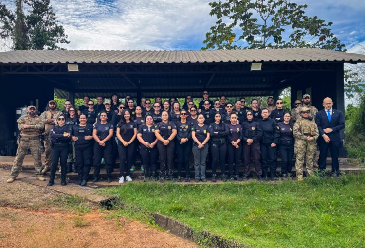 Polícia Civil treina 50 agentes femininas para manusear Glocks com precisão no Acre