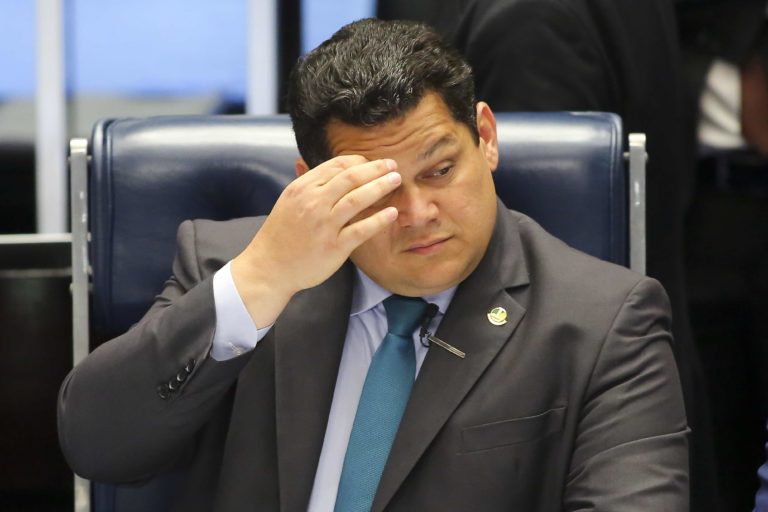 Suplente de Alcolumbre usava influência política no Dnit e fez saques suspeitos de R$ 3 milhões, diz PF